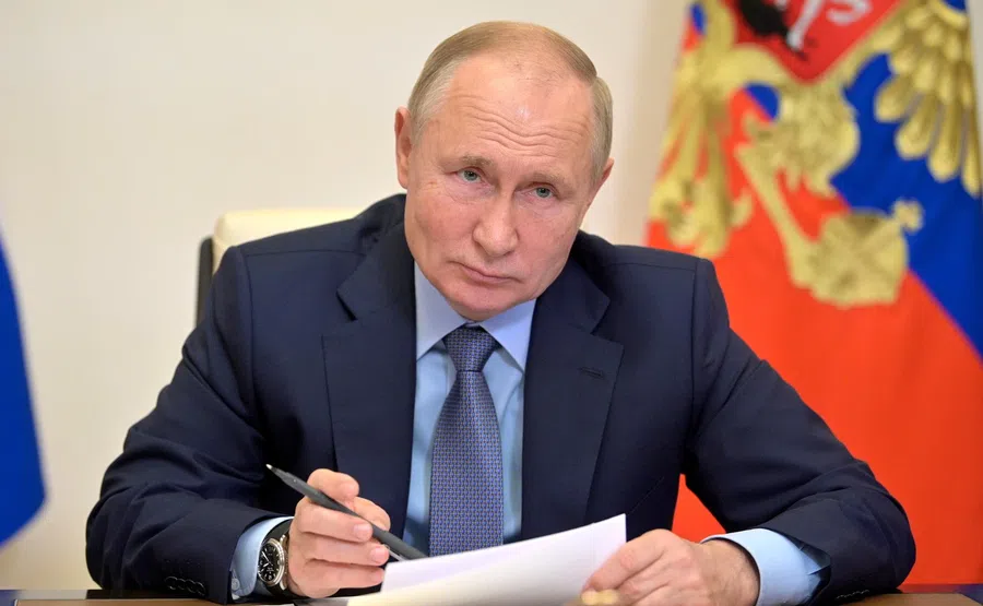 Путин поручил обсудить закон о СМИ-иноагентах с журналистами