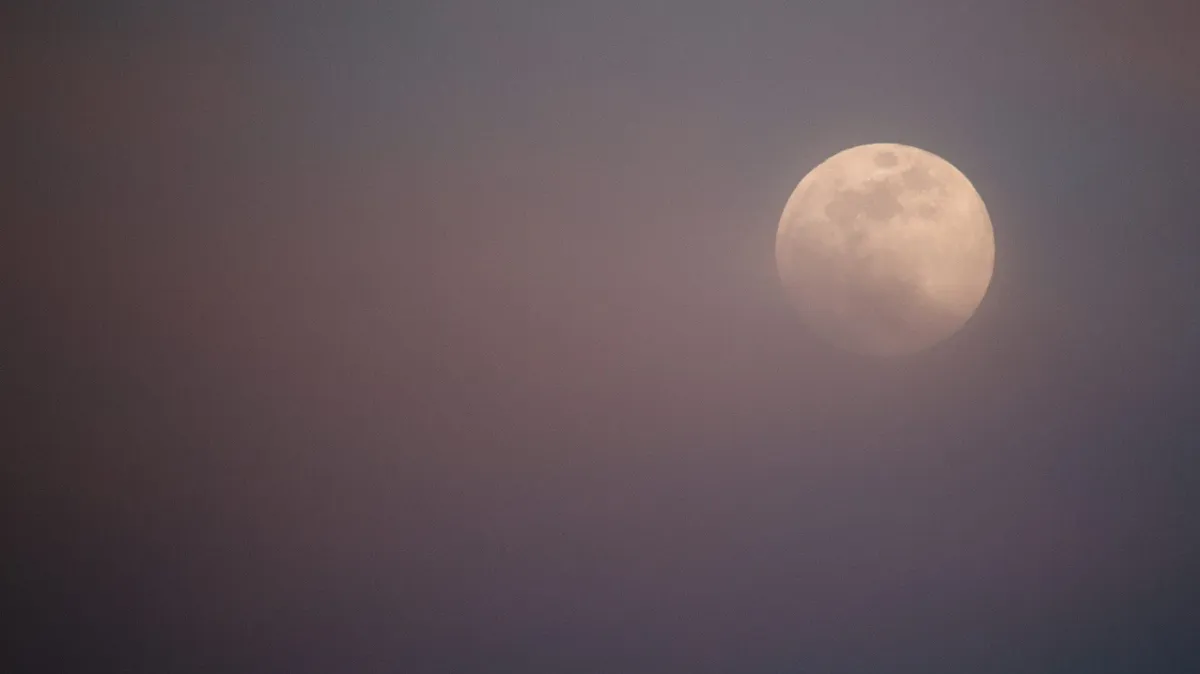 Роковая Полная Луна 16 апреля 2022: какие ритуалы помогут изменить судьбы перед полным лунным затмением. Пять мощных лунных обрядов