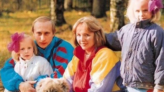 В браке с Людмилой Путиной у президента родилось две дочери. Фото: tukoff.ru