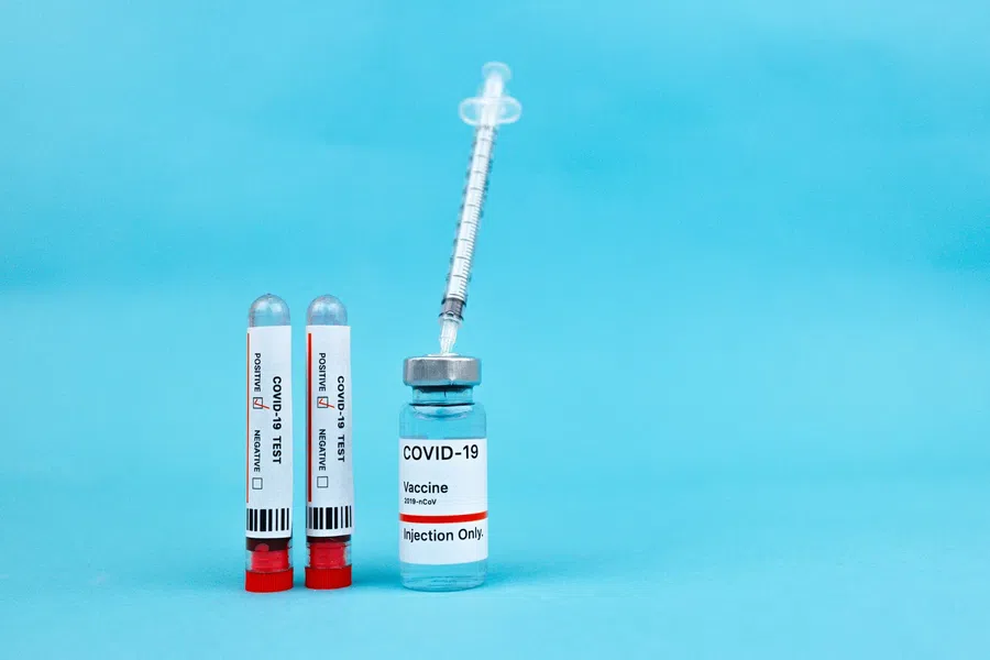 Нужна ли вакцинация, если после перенесенного коронавируса есть много антител?