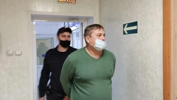 В Новосибирске депутата заксобрания Глеба Поповцева отдали под суд: устроил на работу «помощницу», а деньги клал себе в карман