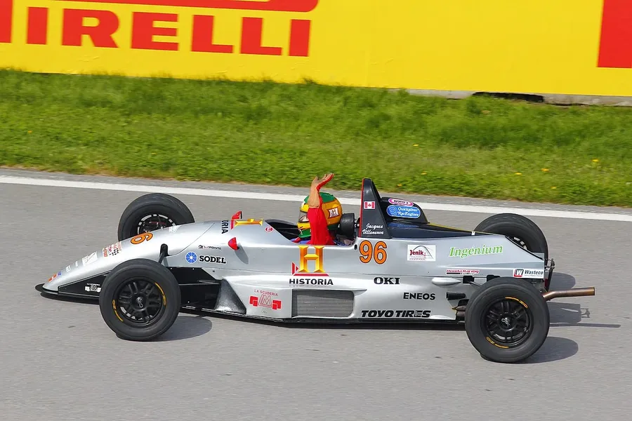 Чемпион мира Формулы-1 Жак Вильнeв назвал неожиданного фаворита Гран При Бахрейна