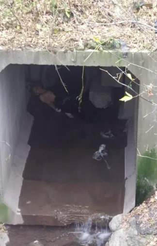 В Новосибирске нашли полуголого мужчину в водопропускном коллекторе