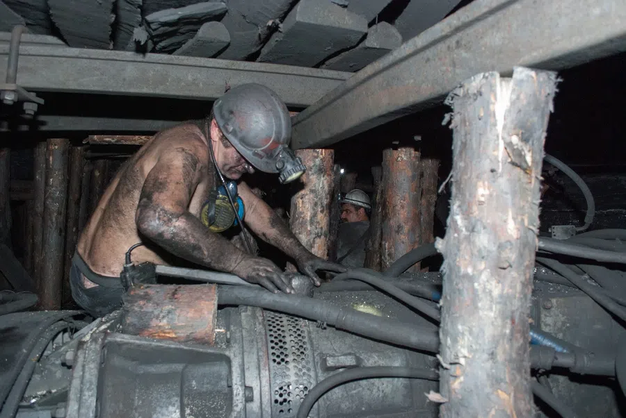 Девять горняков погибли в результате обрыва каната на шахте "Красный партизан"