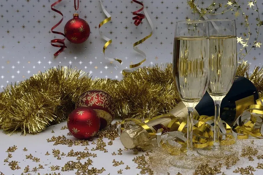 Продажа алкоголя на Новый год: на каких условиях могут запретить алкогольные напитки 31 декабря 2021 года