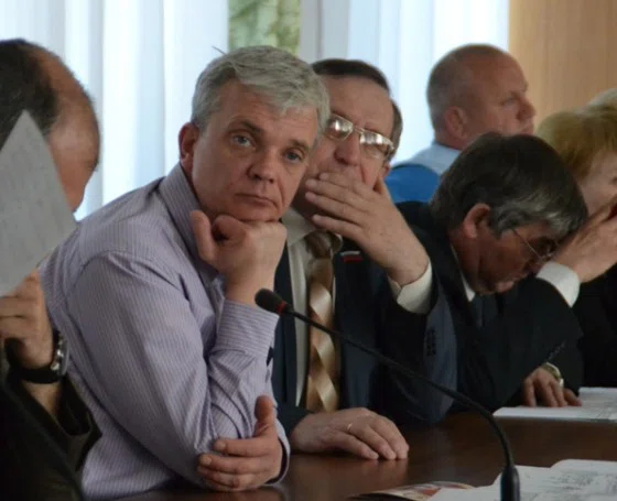 Владимир Голубев (на фото — слева) является депутатом на округе №22 в Южном микрорайоне