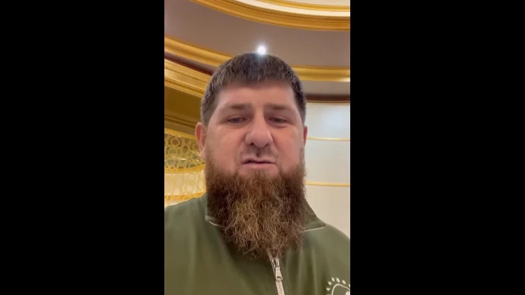 Президент Чечни анонсировал скорую победу на «Азовстали». Фото: скриншот с видео Рамзана Кадырова