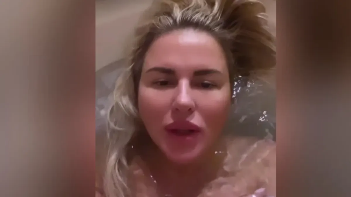 Анна Семенович показала себя россиянам в ванне без одежды