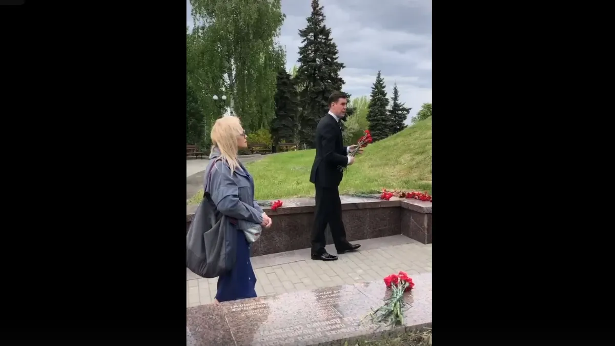 
Лариса Долина и Дмитрий Дюжев почтили память «Жертв фашизма» в Донецке. Долина рассказала на видео, почему она против нацизма и геноцида 

