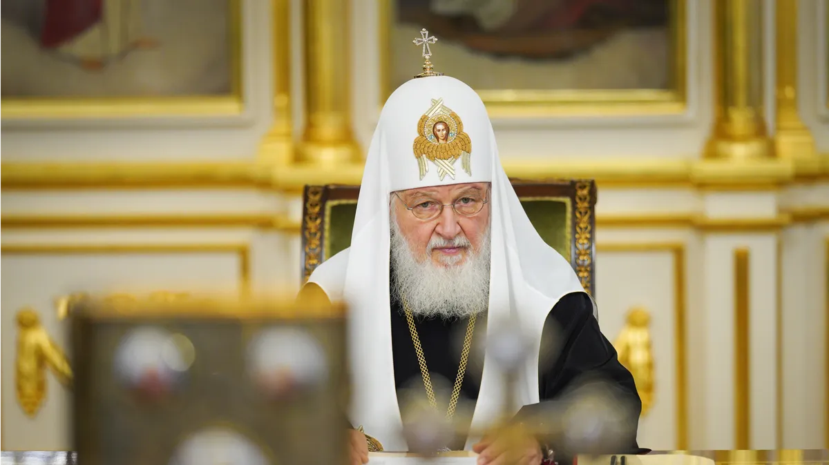 
УПЦ провозгласила независимость и  отделилась от РПЦ. Кроме Крымской епархии – осталась с патриархом Кириллом 
