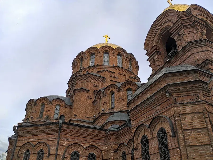 В храмах Новосибирска назначили время рождественских богослужений 6 и 7 января