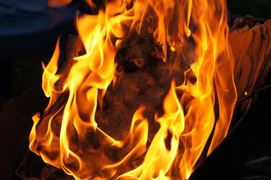 Заживо сжег возлюбленную 52-летний сожитель: С ожогами 80% тела она попала в больницу