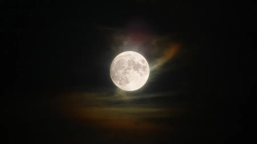 Как правильно прожить сутки 19 ноября 2021 года: какие ритуалы осуществить в ночь Полнолуния и частичного Лунного затмения. Точное время для обрядов на деньги и любовь в СуперЛуну