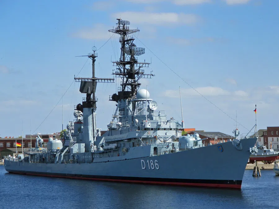 НАТО не собирается убирать свои корабли из Черного моря после инцидента с Defender