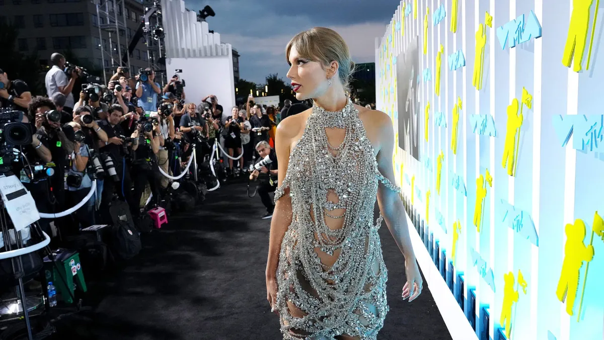 Тейлор Свифт на MTV Video Music Awards 2022 победила в номинации «Видео года». Фото: Джефф Кравиц / Getty Images