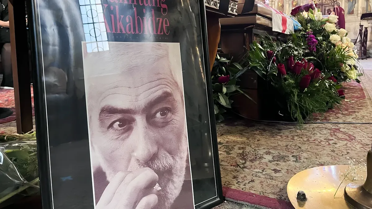 «На диализе последние десять лет» Вахтанг Кикабидзе победил рак мозга, но не пережил смерть жены – 19 января актера похоронят на Верийском кладбище в Тбилиси 