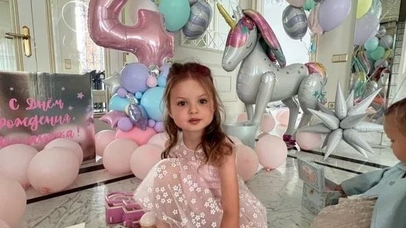 «Как у Барби!» Дмитрий Тарасов и Анастасия Костенко устроили пышный день рождения дочке Милане - старшей исполнилось уже 4 года 