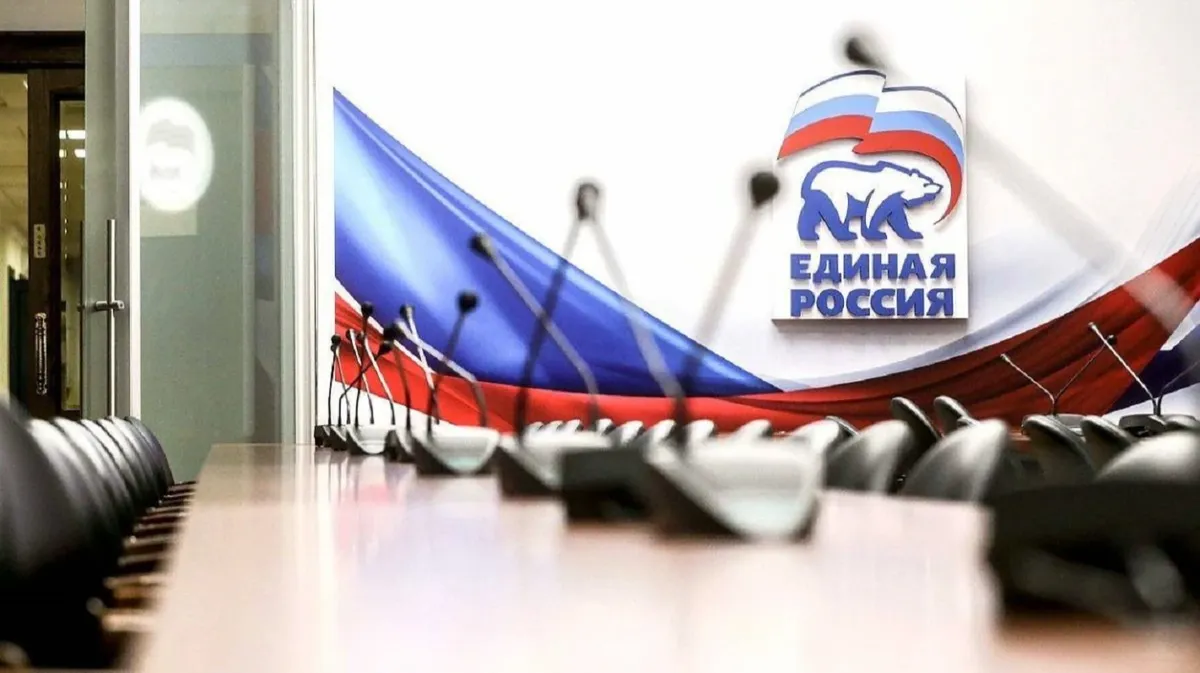 «Единая Россия» попросила РКН заблокировать фейковый сайт фракции. На нем Медведев якобы просит уничтожить спутники Starlink над Украиной