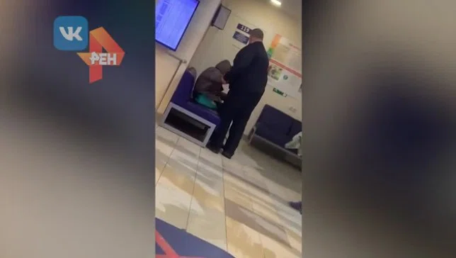 В Ярославле охранник брызнул в лицо пенсионерки из газового баллончика, выгоняя из поликлиники