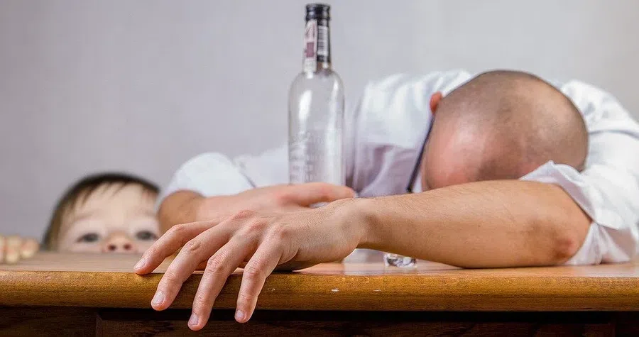 Пьянство и алкоголизм значительно увеличивают риск самоубийства