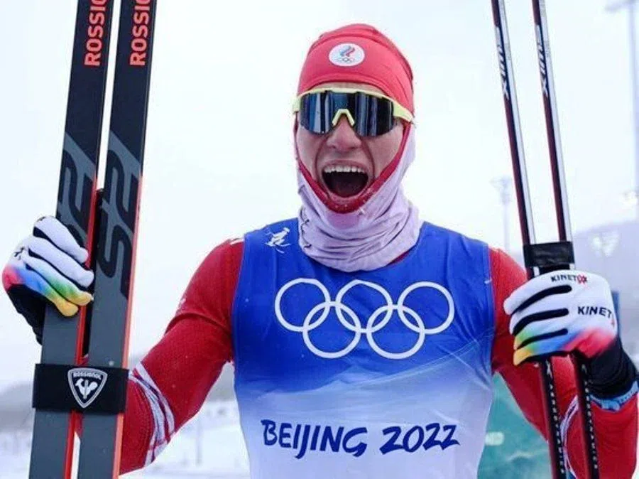 Трехкратный олимпийский чемпион Александр Большунов понесет белый флаг на церемонии закрытия Олимпиады-2022 в Пекине 20 февраля