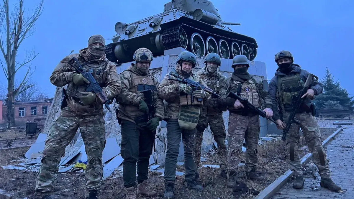 Евгений Пригожин с бойцами. Фото: Пресс-служба Пригожина | Telegram