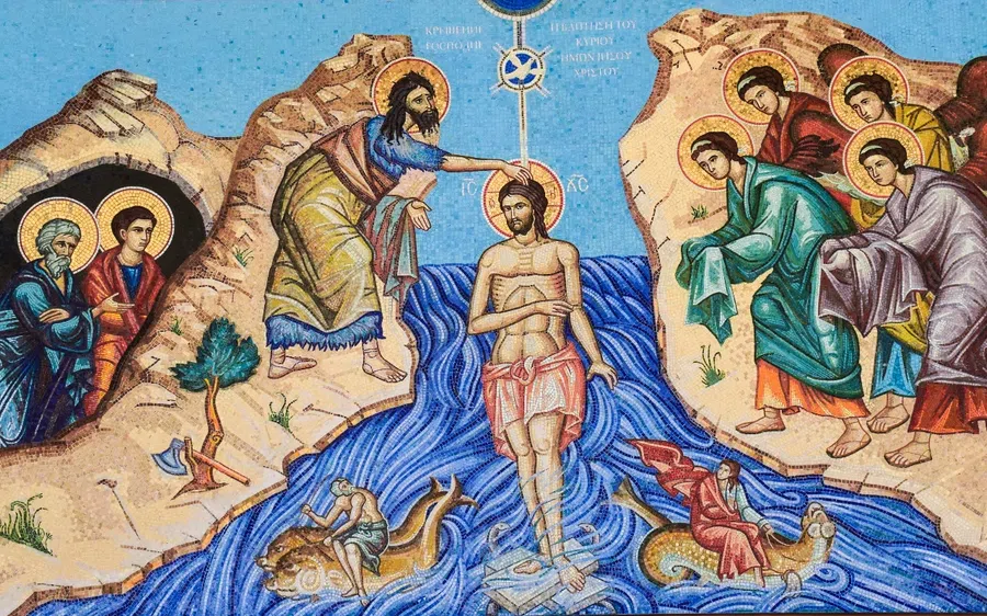 Святая вода и крещенские купания: очередность ритуалов в Крещение и когда идти в храм