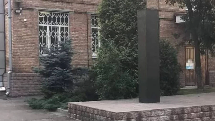 1 сентября в киевской гимназии имени Пушкина снесли бюст Пушкина в рамках проекта по «дерусификации» Украины