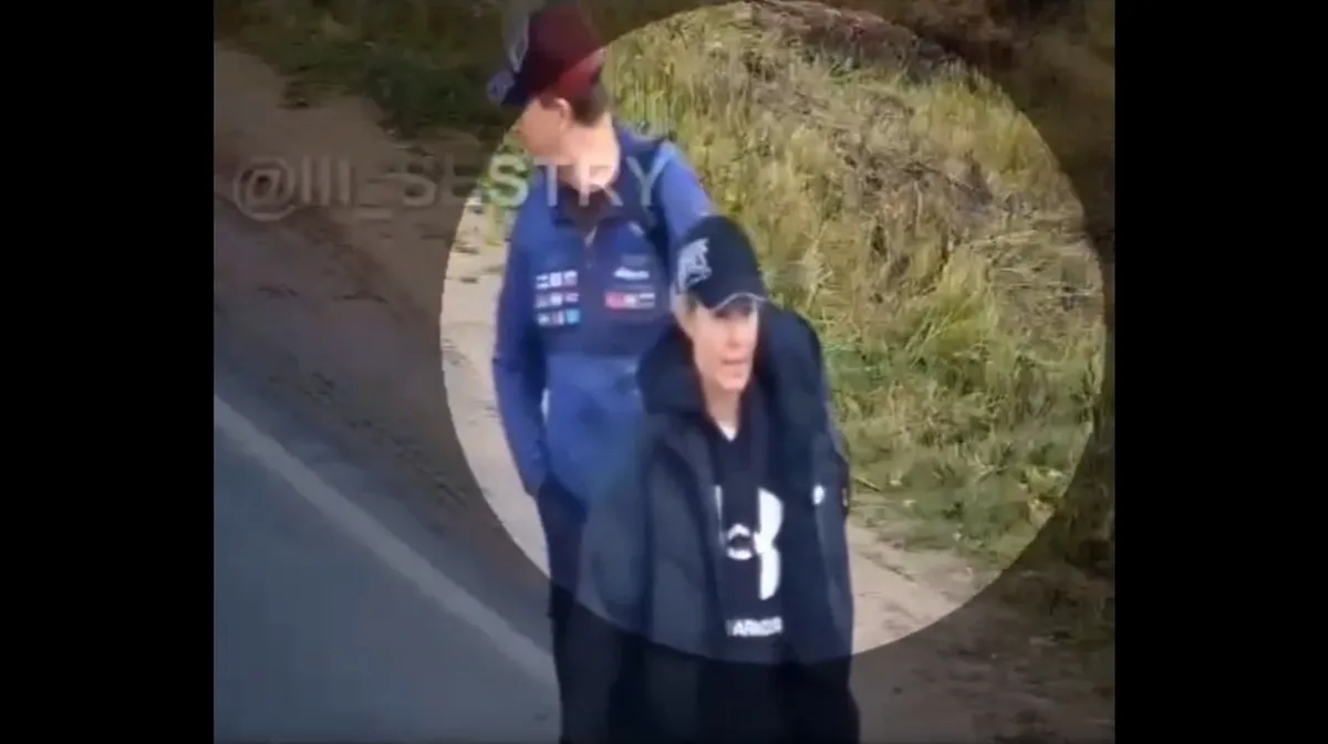 Телеграм каналы опубликовали видео, на котором предположительно Собчак пересекала границу