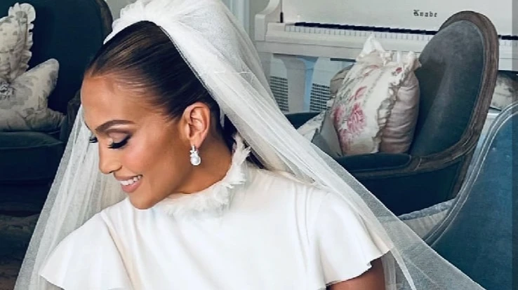 У Дженнифер Лопес было 3 свадебных платья на торжественной церемонии 19-21 августа. Фото: robzangardi/Instagram* (соцсеть запрещена в РФ)