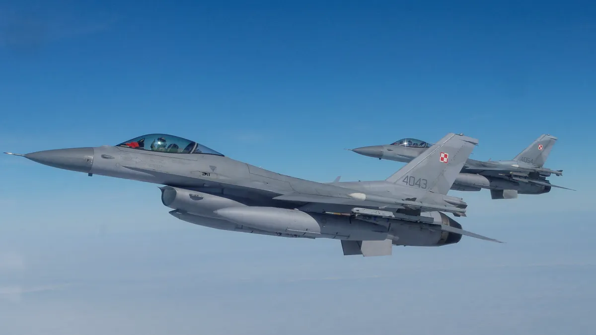 «Взмахи дирижерской палочки» Ходаковский о бесполезных поставках F-16 ВСУ на СВО — Запад в очередной раз пытается повлиять на бои