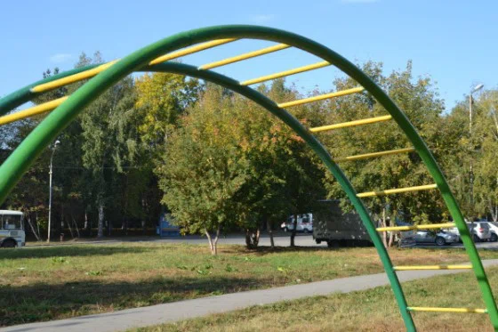 Прокуроры выяснят, кто должен следить за безопасностью детских площадок в Бердске
