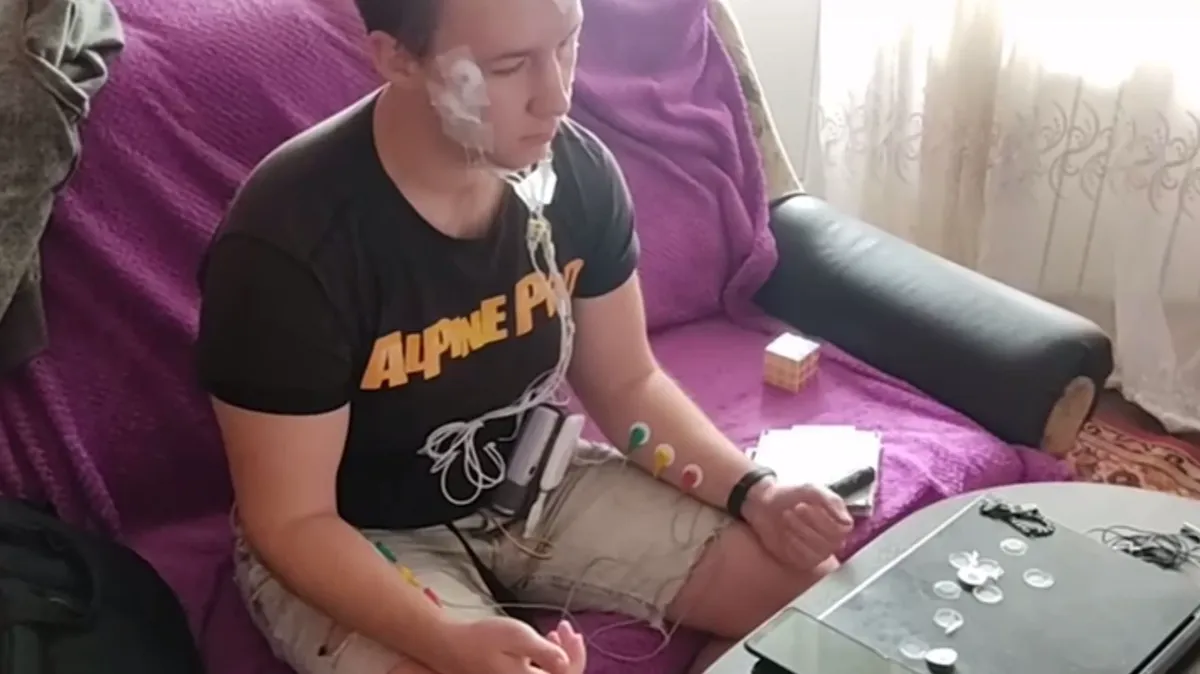 Изобретатель из Новосибирска, просверливший голову, научился «включать» музыку из снов