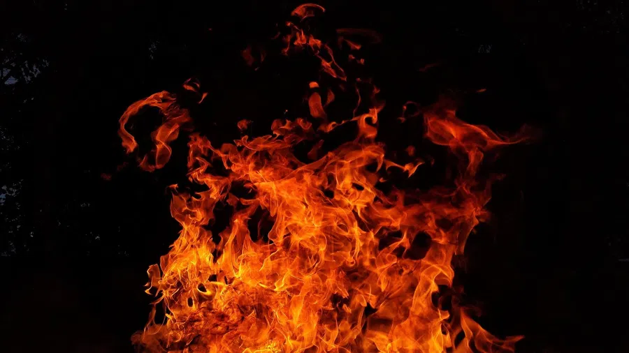 Подпалили снеговика и подожгли жалюзи: томские школьники устроила пожар в школе  ради контента в TikTok