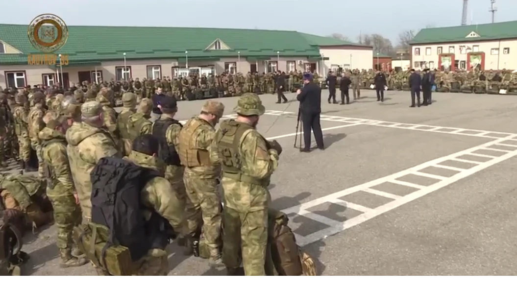 «Мы выполним задачи Верховного главнокомандующего» Рамзан показал видео российских добровольцев, которых провожают из Грозного в Мариуполь