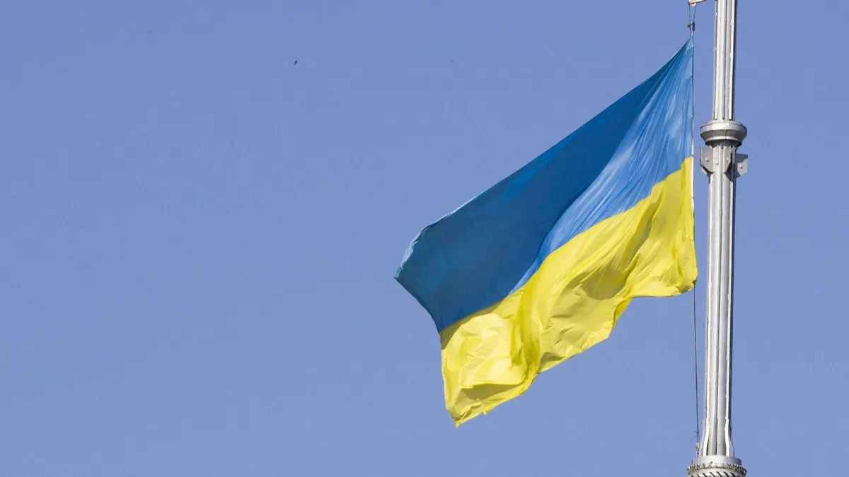 На Украине военнообязанным женщинам запретили покидать страну — готовятся отправить на СВО?