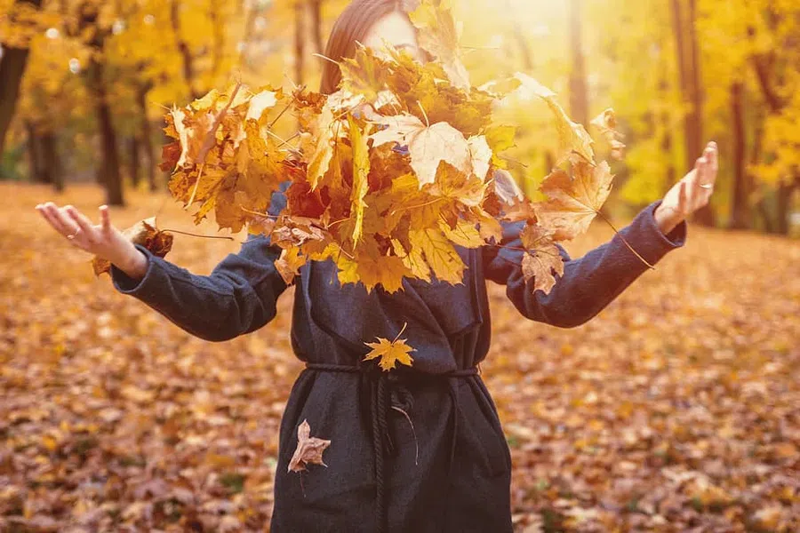 женщина, листья, осень