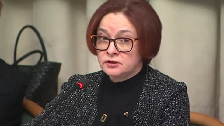 Председатель Центробанка говорит, что в первую очередь спасает бизнес в России. Фото: скриншот с видео "Известий"