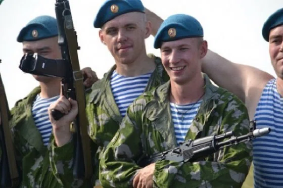 В 2014 году в День ВДВ десантники "брали террористов" на аэродроме "Бердск-Южный"