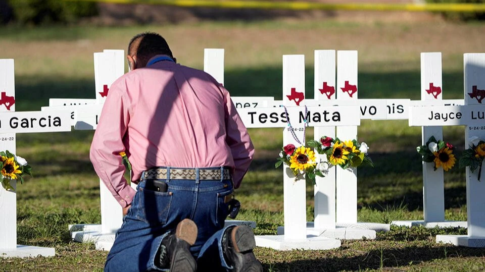 Вдовец Джоу Гарсия, убитой в техасской школе учительницы начальных классов, умер от горя. Мужчина не вынес смерти жены. Они познакомились еще в школе и прожили в браке больше 25 лет