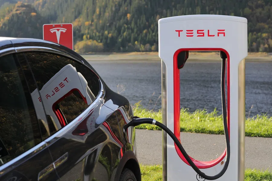 В США водителю Tesla с автопилотом предъявили обвинение из-за смертельного ДТП