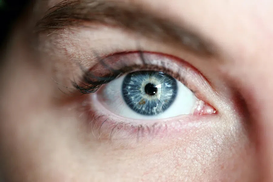 Иммунолог Болибок сообщил, что омикрон может вызывать проблемы со зрением: Они затронут только молодежь