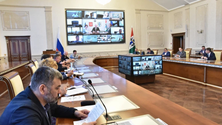 Полуторамиллиардные поправки в бюджет: Андрей Травников взял на контроль исполнение социальных обязательств