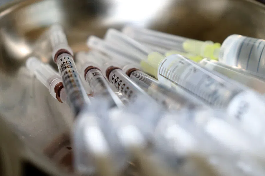 Первые симптомы коронавируса могут быть приняты за побочные эффекты вакцины