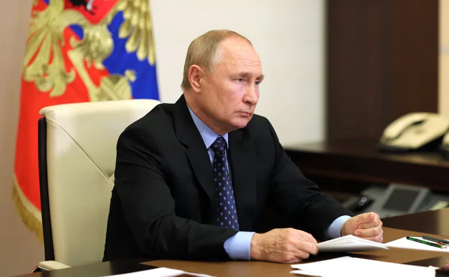 Путин выступил против введения QR-кодов под Новый год: Создаст много сложностей