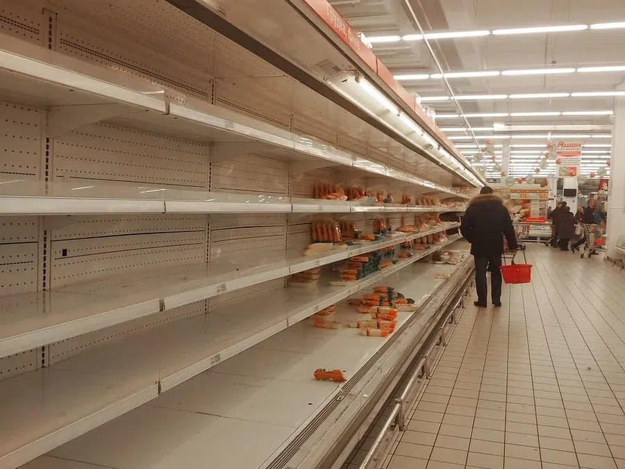 Россиян предупредили о пустых полках в магазинах: В чем причина?