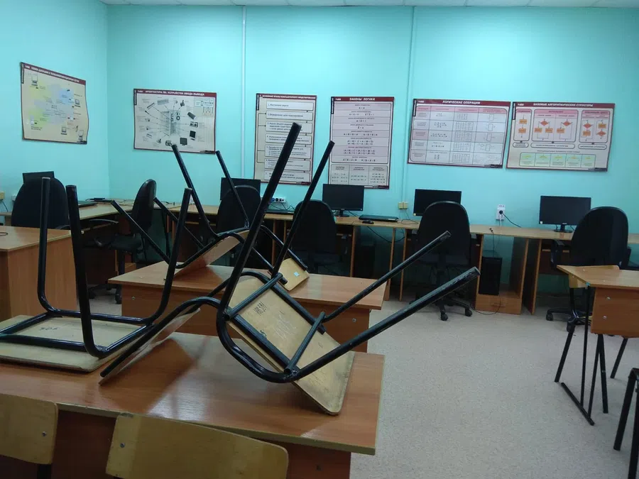 Школьников Санкт-Петербурга переводят на дистант, даже если в классе болеет один ученик