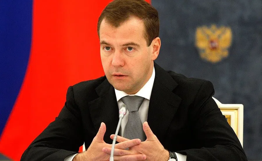 Медведева снова переизбрали председателем "Единой России"