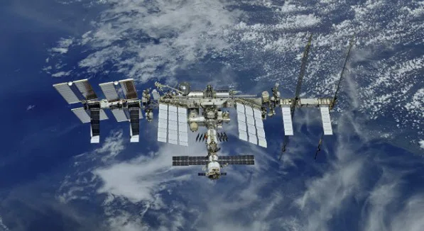 Космонавты нашли трещины в российском модуле МКС