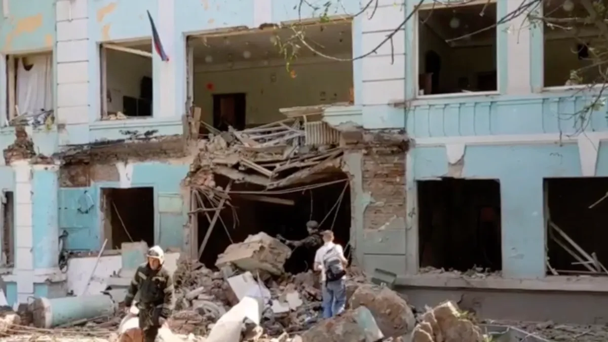 Украинские военные обстреляли центр Донецка. Фото: стоп-кадр с видео РИА Новости